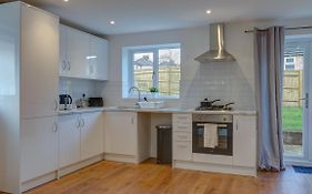Didcot- Private Flat With Garden & Parking 04